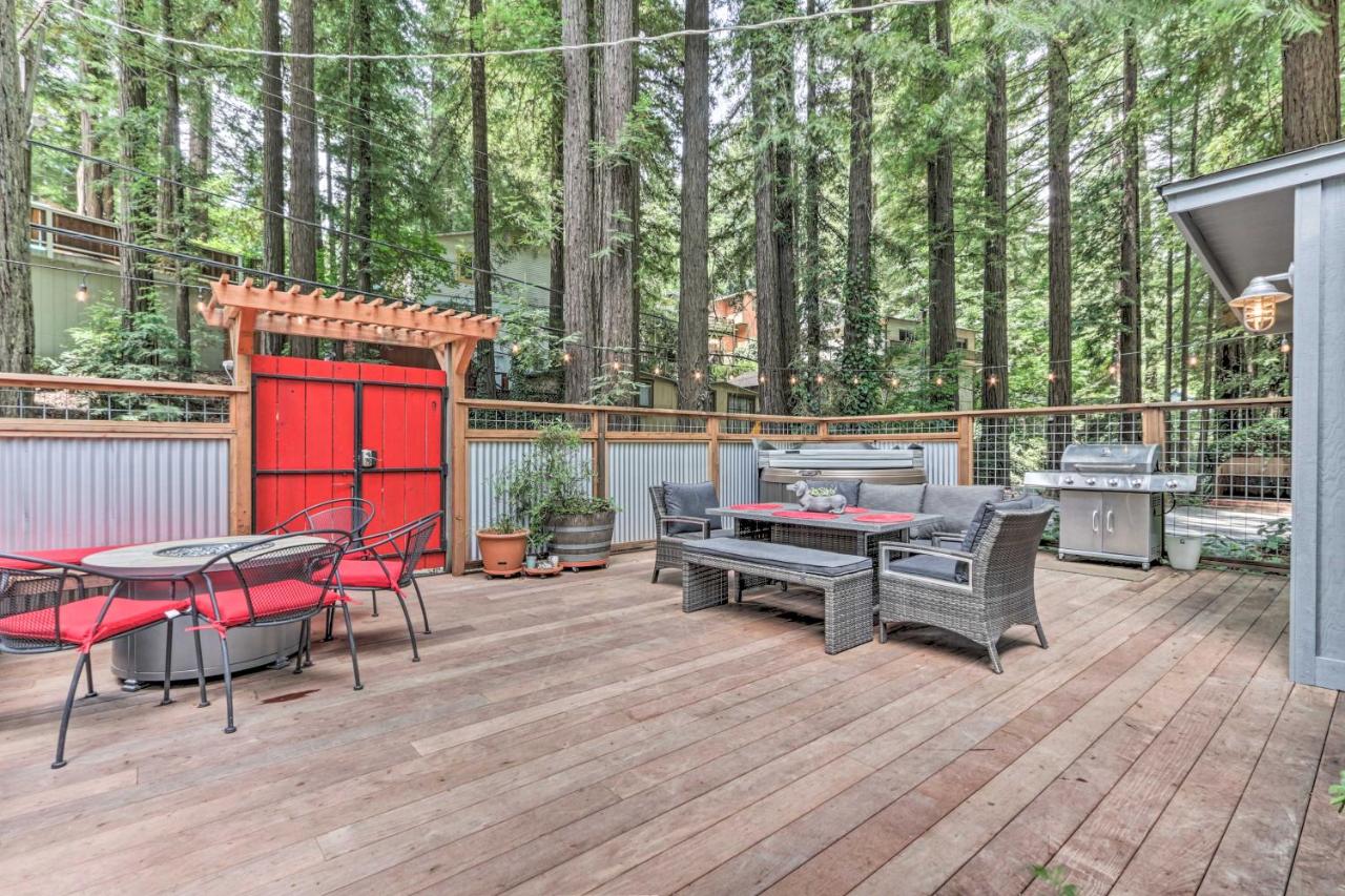 Redwoods Cabin with Hot Tub Walk to Russian River! - Ferienwohnung