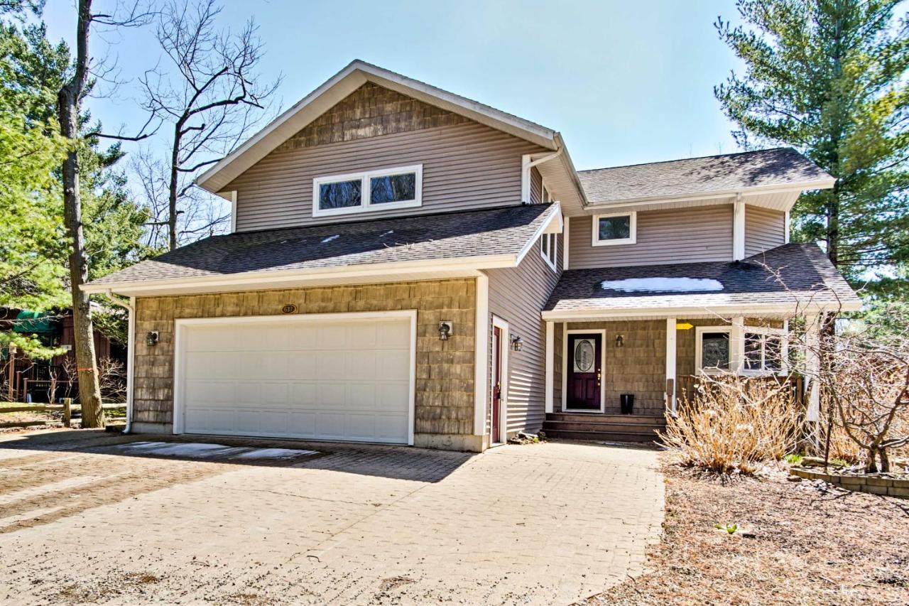 Spacious Mears House -Steps From Lake Michigan! - B&B Mears