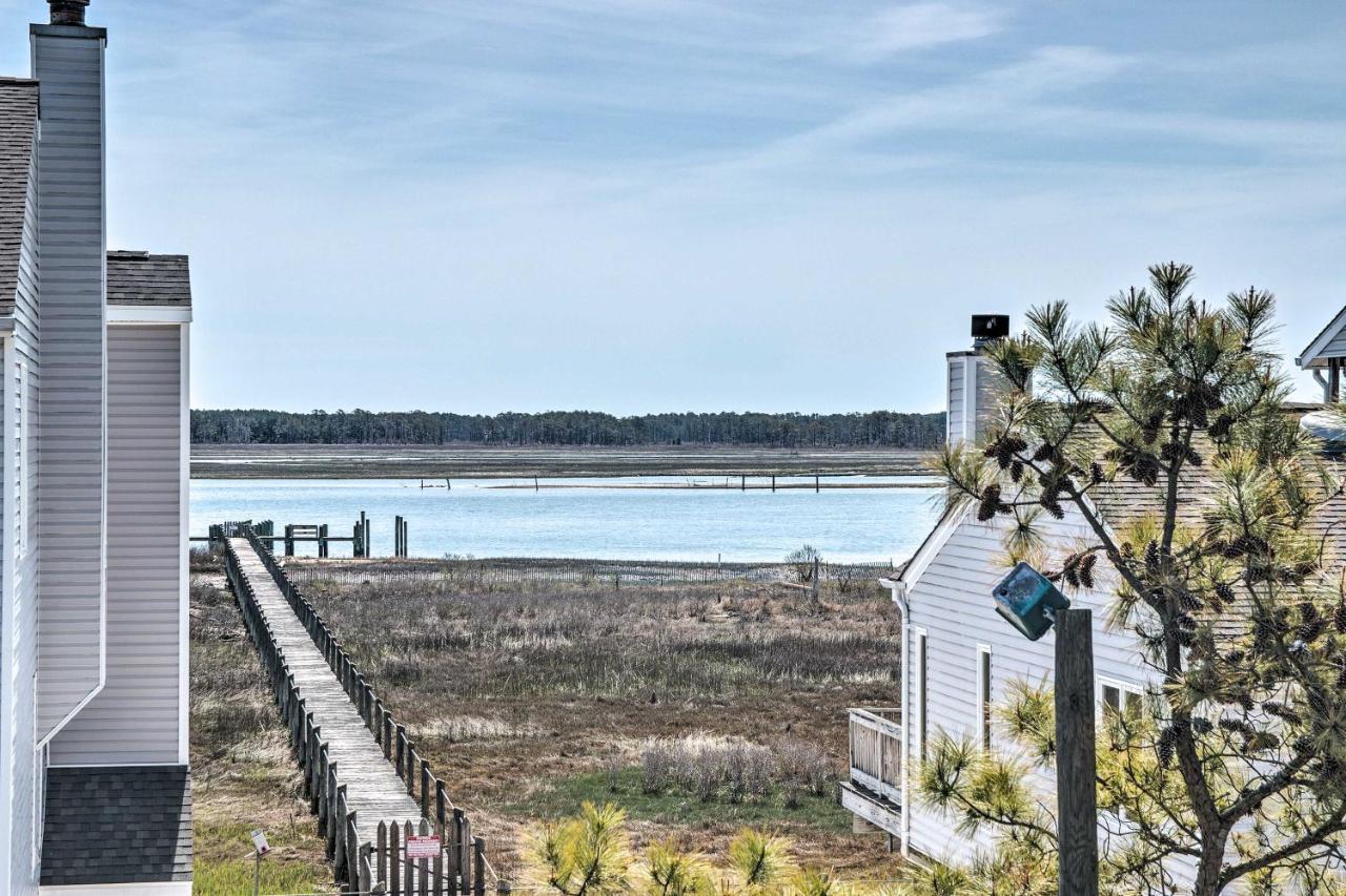 Chincoteague Townhome with Pony Views from Deck! - Bed and Breakfast