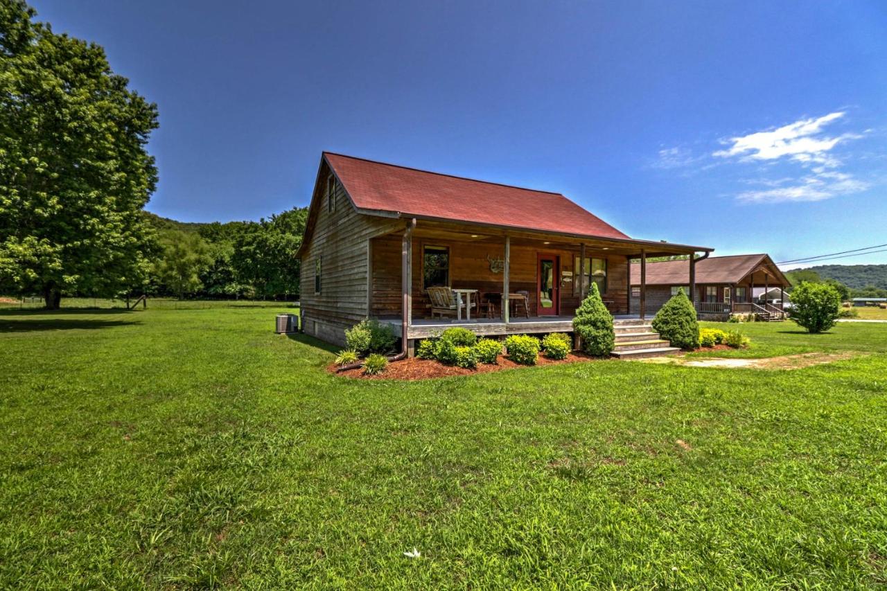 B&B Mountain View - Dream Valley Mountain View Cabin with Covered Porch! - Bed and Breakfast Mountain View