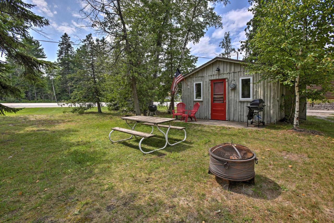 B&B Suttons Bay - Charming Suttons Bay Cottage with Shared Waterfront! - Bed and Breakfast Suttons Bay