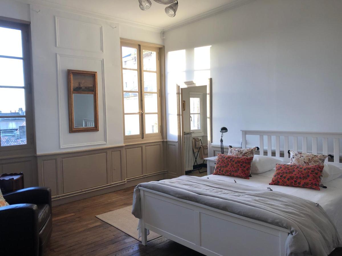 Beautifully renovated rooms on Place New York - B&B Angoulême
