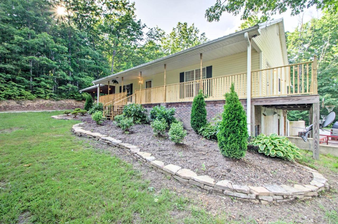 Cedar Mountain House on 12 Acres - Near Trails! - B&B
