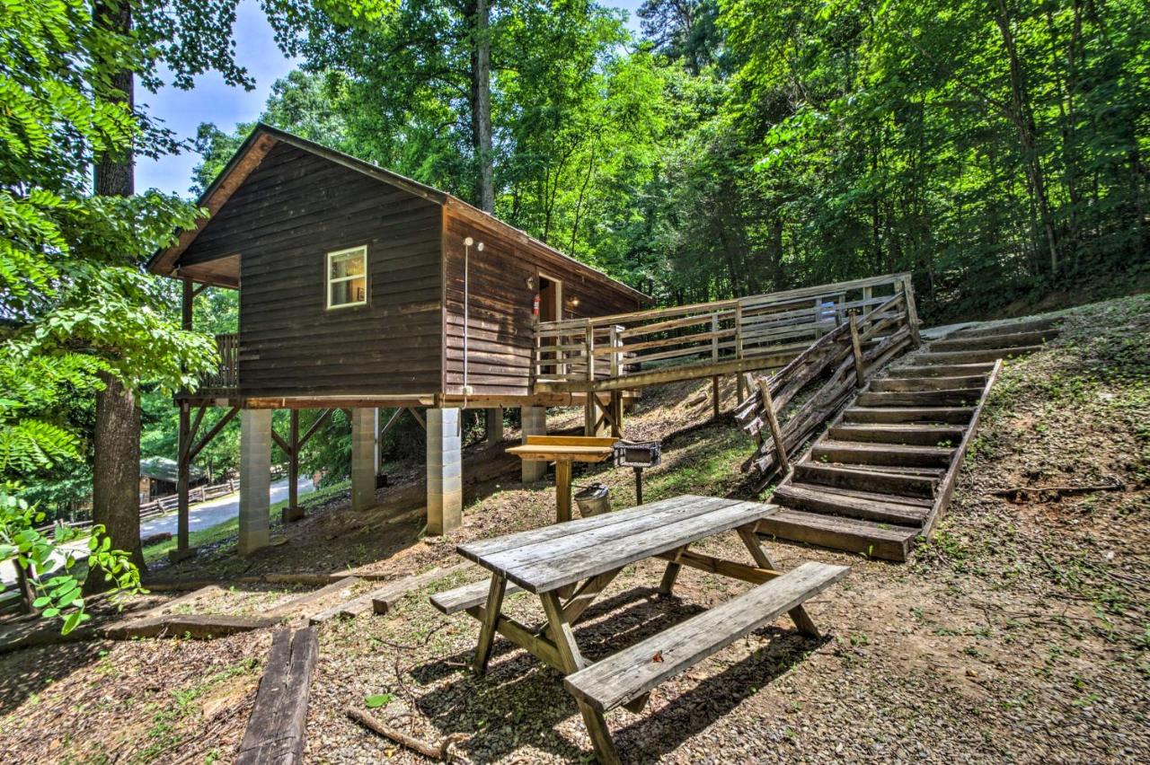 B&B Bryson City - Gone Hiking Bryson City Cabin with Hot Tub and Grill - Bed and Breakfast Bryson City