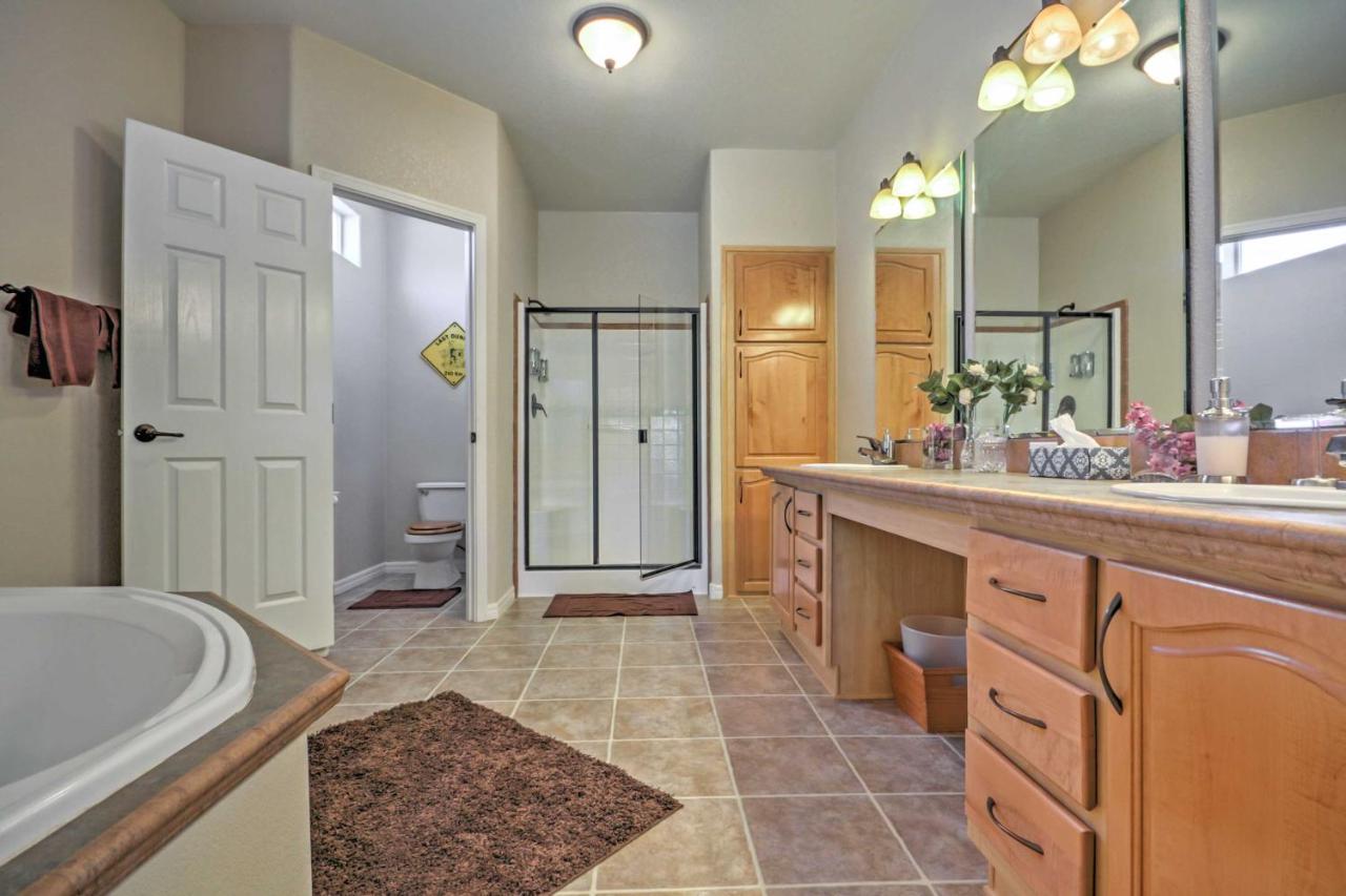 B&B Kanab - Beautiful Kanab Home with Yard - Walk to Restaurants - Bed and Breakfast Kanab