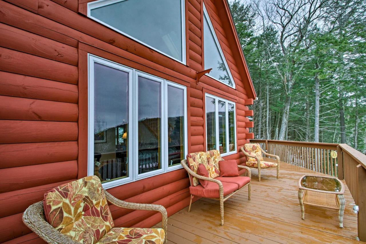 B&B Gilford - Spacious Gilford Retreat with Deck 2 Mi to Skiing! - Bed and Breakfast Gilford