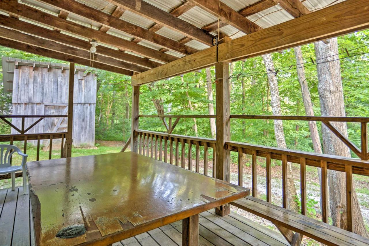 B&B Taswell - Rustic Taswell Cabin Grill and Walk to Patoka Lake! - Bed and Breakfast Taswell