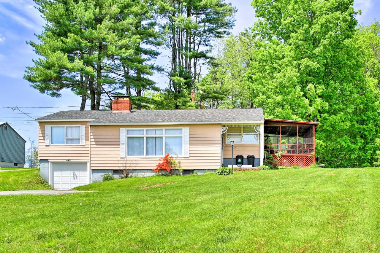Mayfield Home with Private Dock on Lake Sacandaga! - Chambres d’hôtes