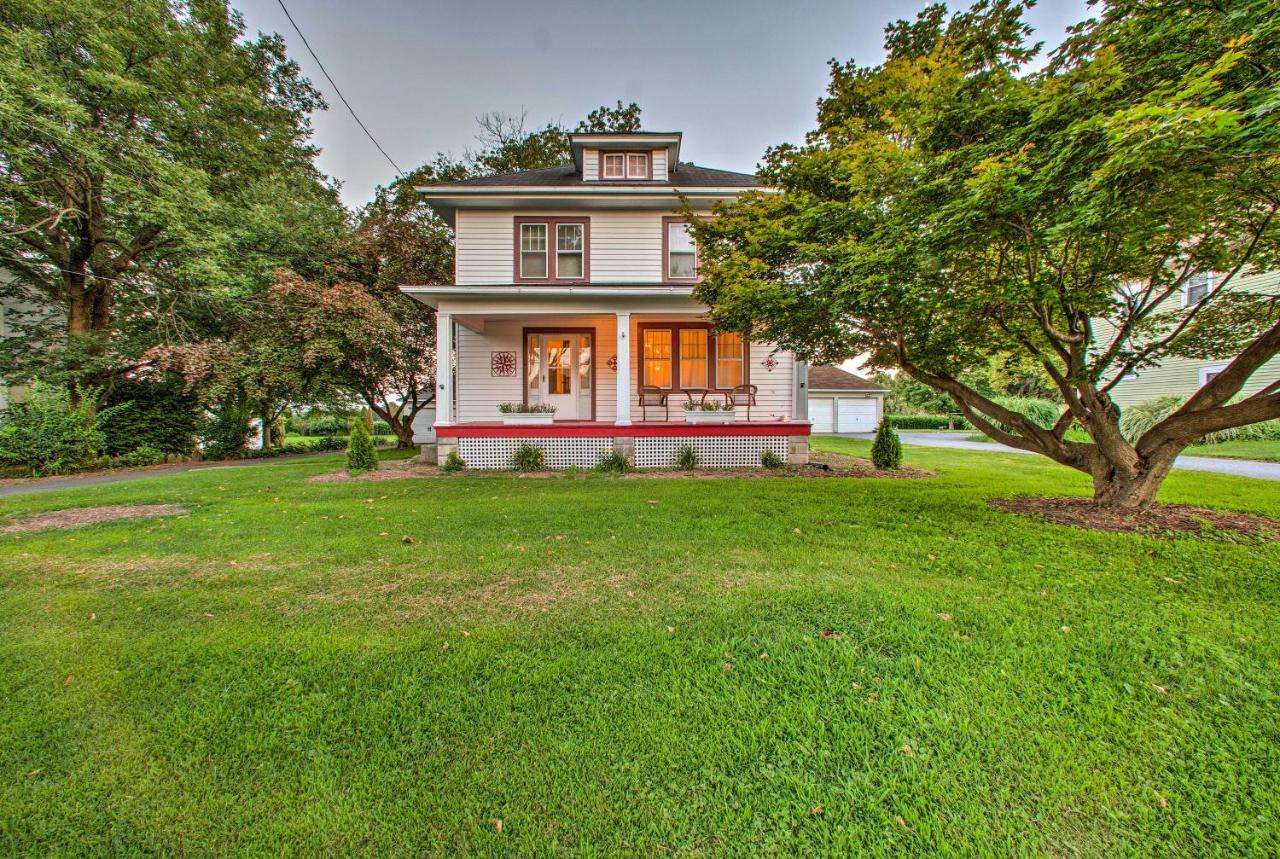 B&B Lancaster - Whimsical Lancaster House with Porch, Near Amish Farm - Bed and Breakfast Lancaster