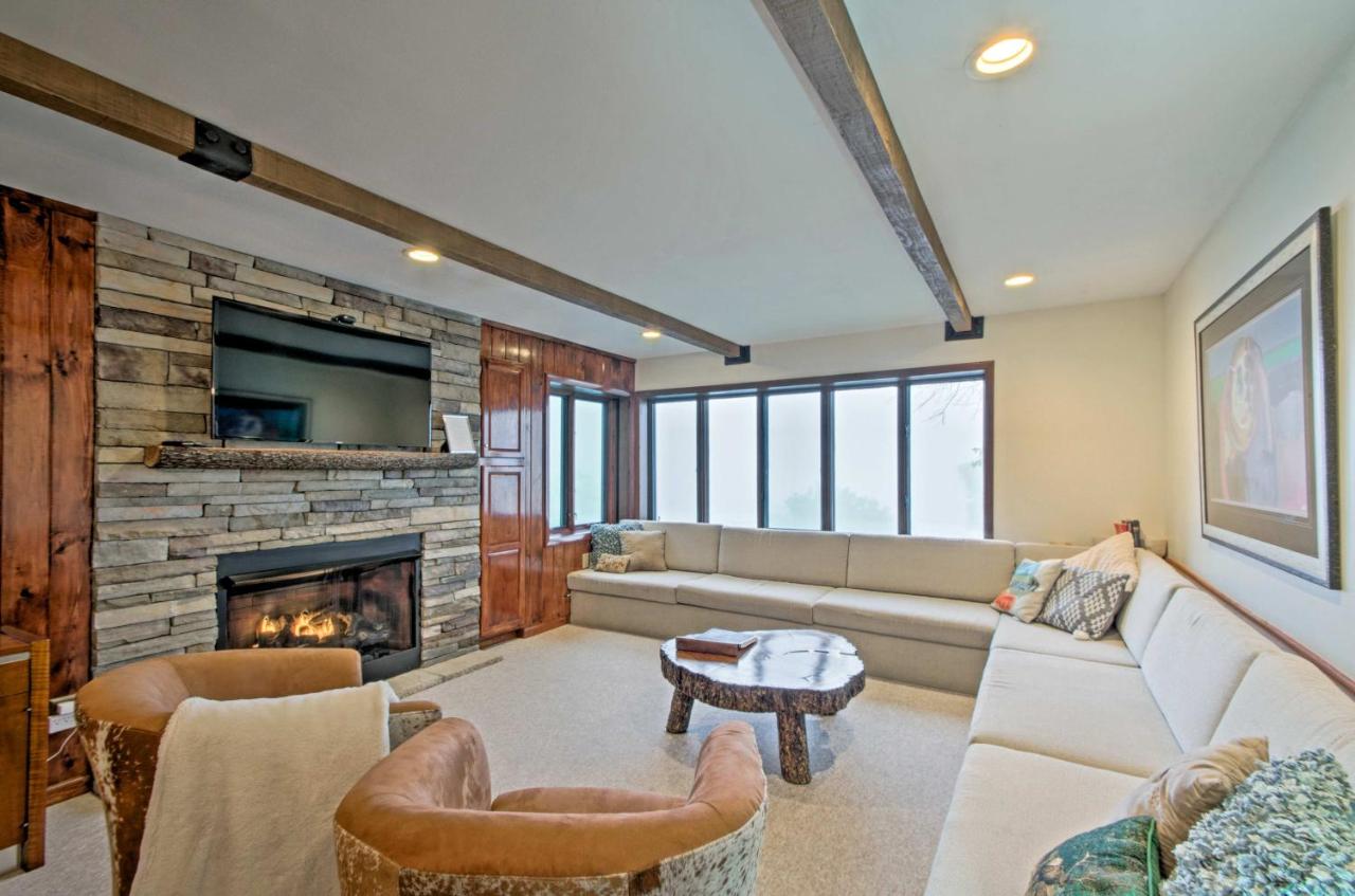 Updated Beech Mountain Condo with Views, Near Skiing - B&B