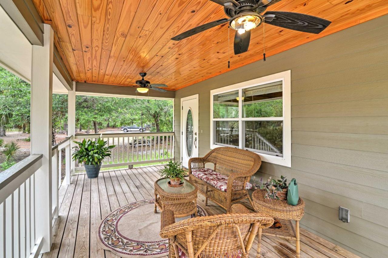 Crystal River Cottage on 1 Acre with Deck and Porch! - B&B