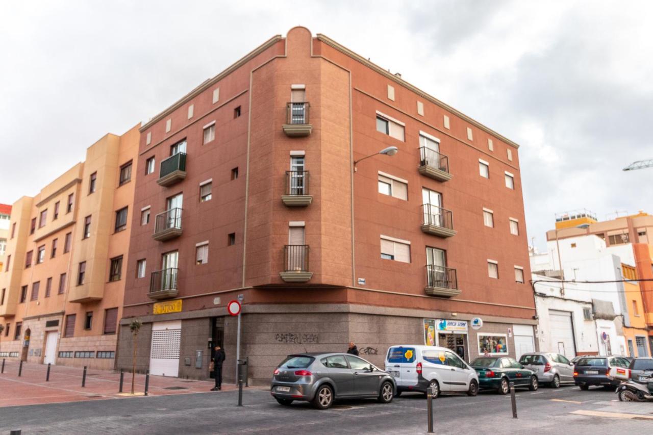 Flatguest Cicer - 3BDR + Balcony + Beach - B&B
