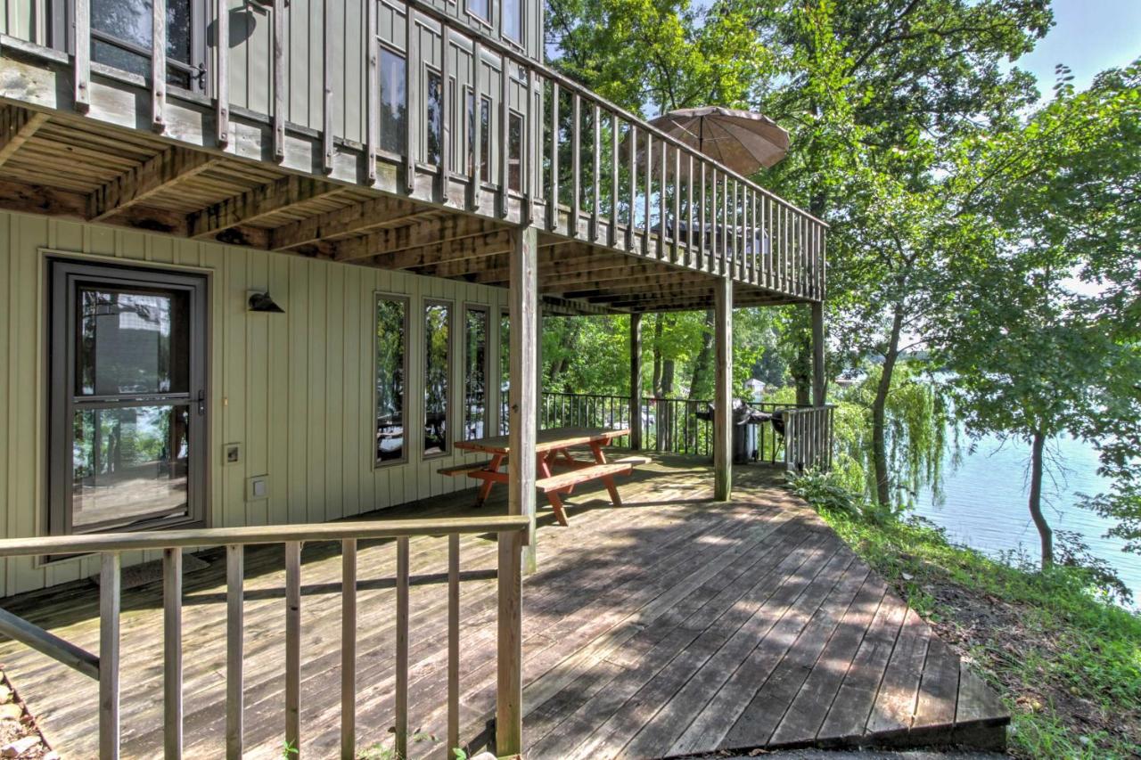 B&B Waupaca - Waupaca Lakefront Home with Pool Table and Dock! - Bed and Breakfast Waupaca