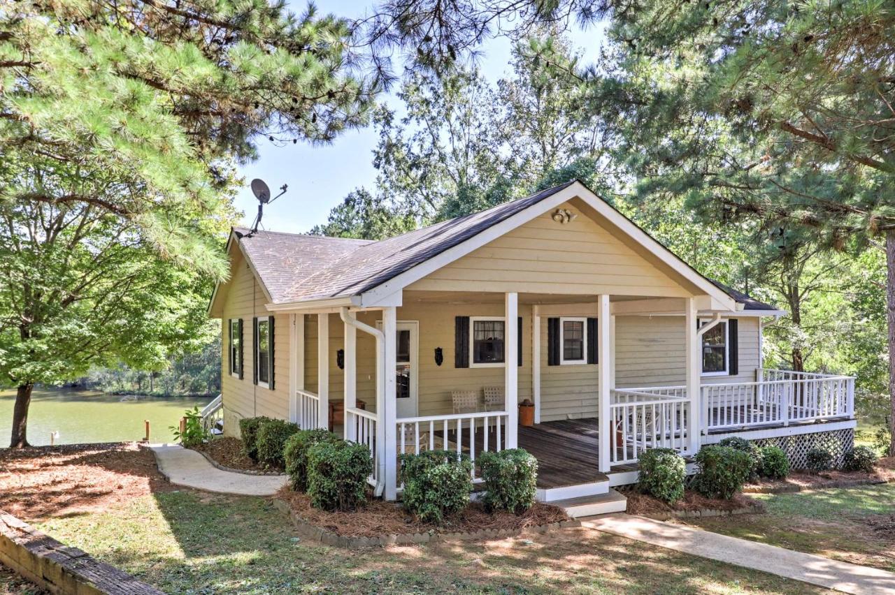 B&B Buckhead - Lakefront Cottage with Private Hot Tub! - Bed and Breakfast Buckhead