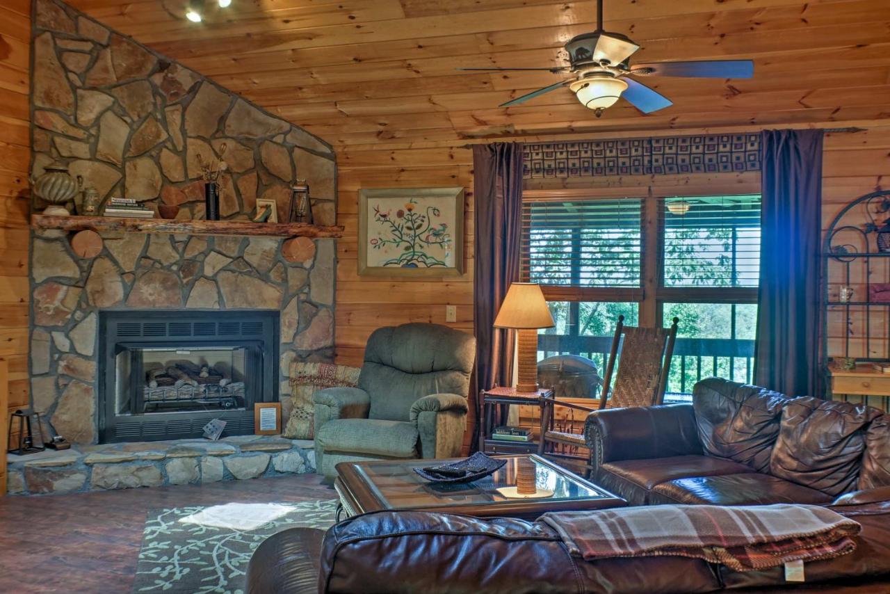 B&B Ellijay - Cozy Sunset View Cabin with Hot Tub and Game Room! - Bed and Breakfast Ellijay