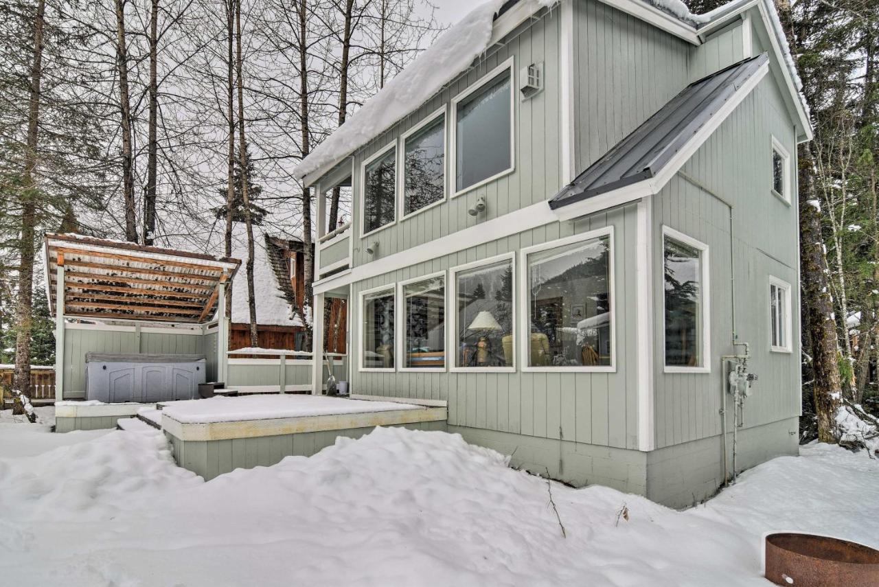 Cabin with Hot Tub and Views 1 Mile to Alyeska Resort - Chambres d’hôtes
