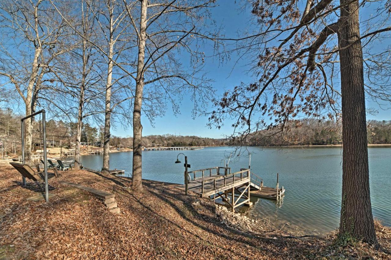 B&B Ooltewah - Lakefront Harrison Home with Sunroom, Deck, and Dock! - Bed and Breakfast Ooltewah