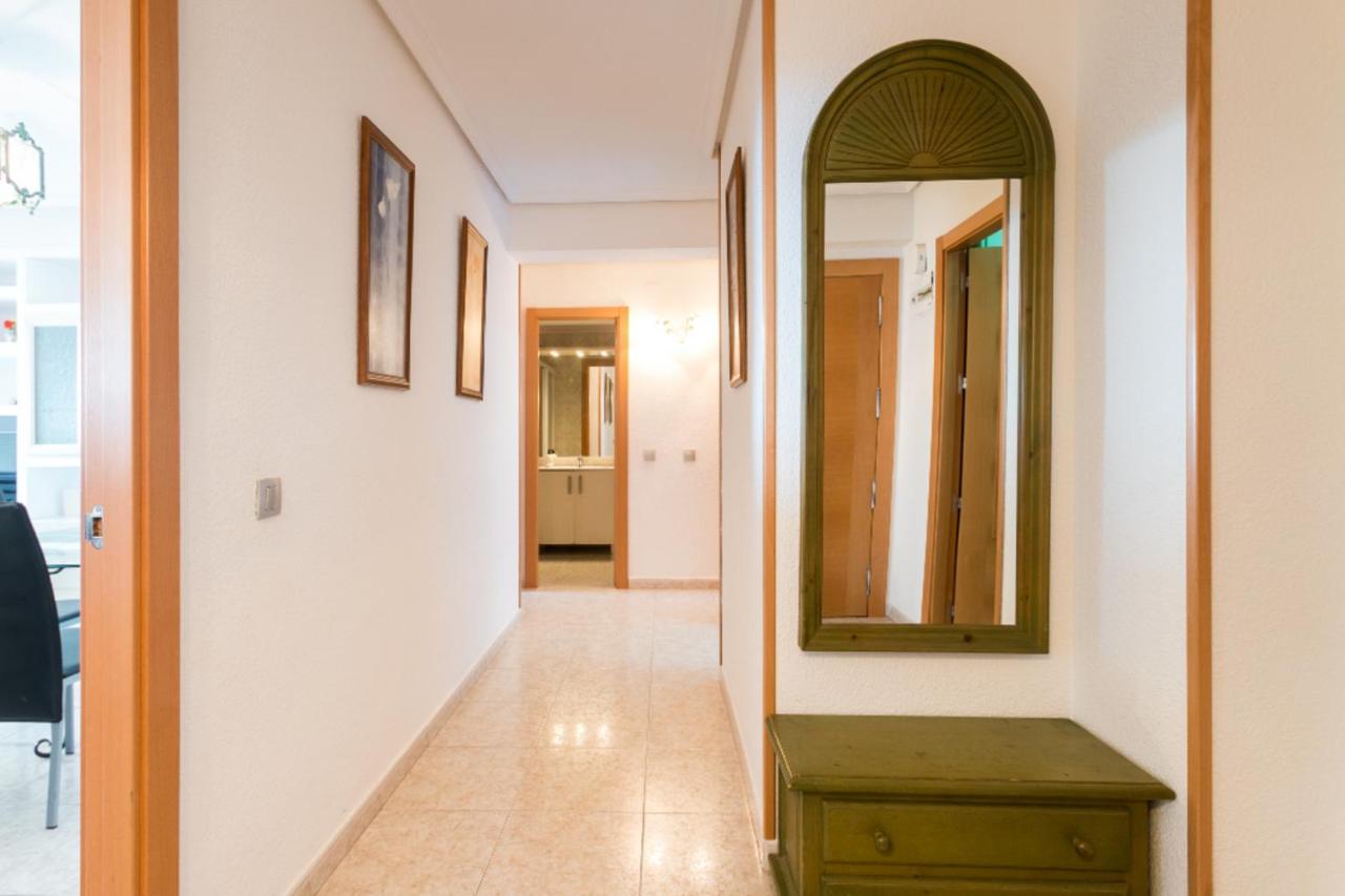 Beachside Apartment with Beautiful Sea Views - B&B Alicante