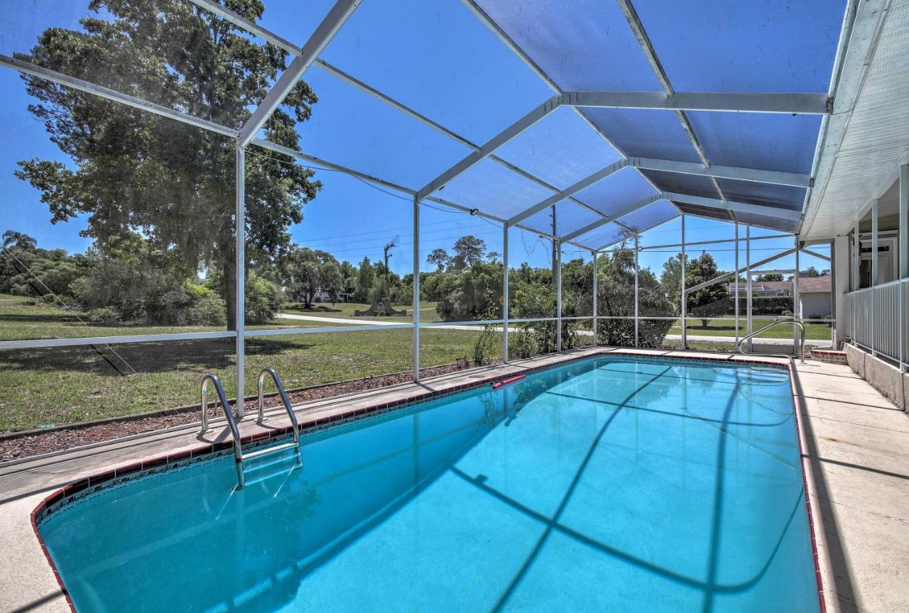 B&B Spring Hill - Spring Hill Home with Pool about 1 Mi to Weeki Wachee - Bed and Breakfast Spring Hill