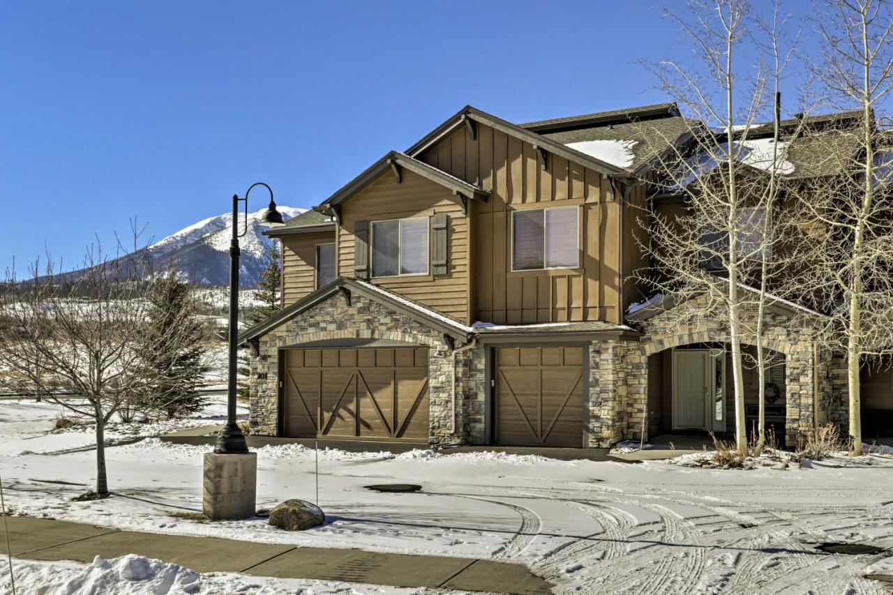 B&B Silverthorne - Silverthorne Townhome with Hot Tub and Mountain Views! - Bed and Breakfast Silverthorne