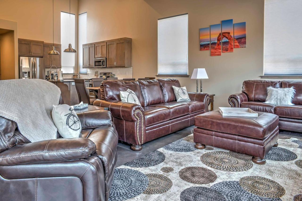 Upscale Moab Home with Red Rock Views and Hot Tub - Chambres d’hôtes