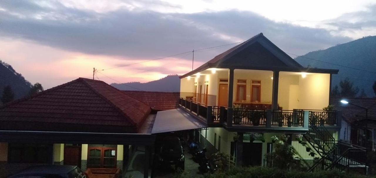 Homestay Anggun Bromo - B&B
