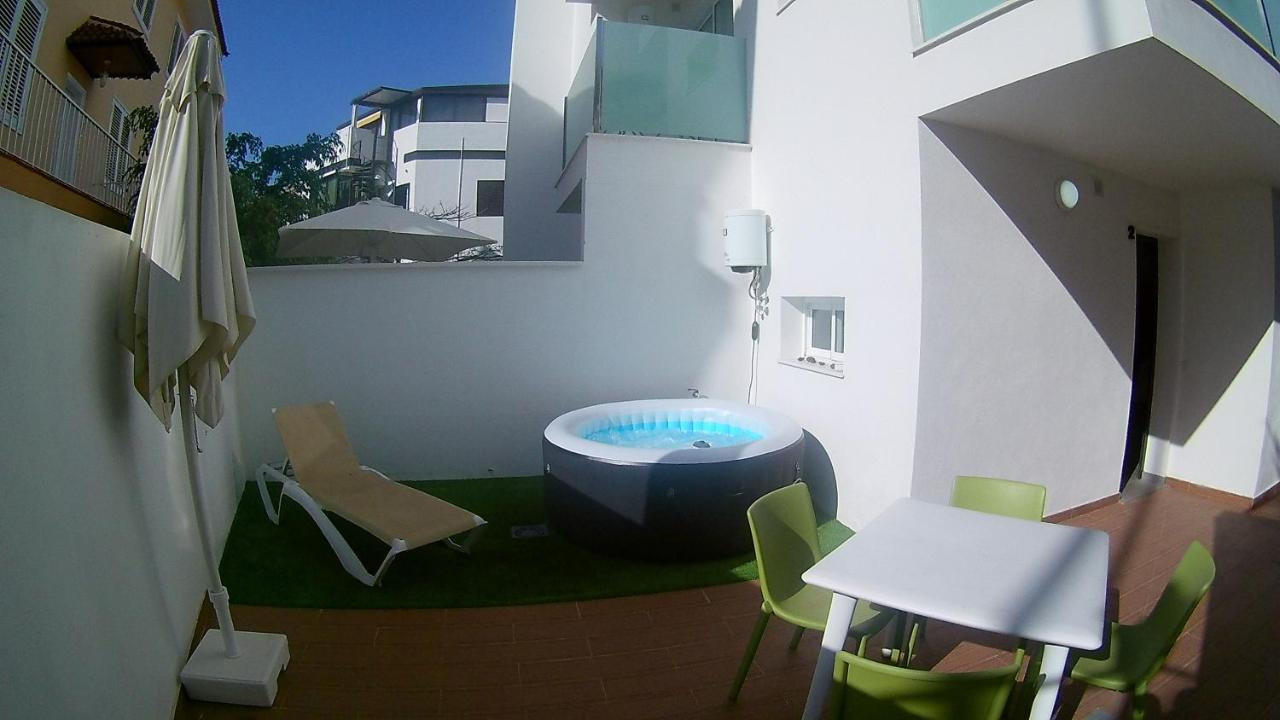 Studio with Jacuzzi and Terrace