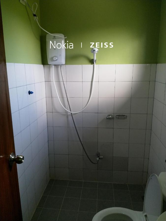 Vierbettzimmer mit Dusche