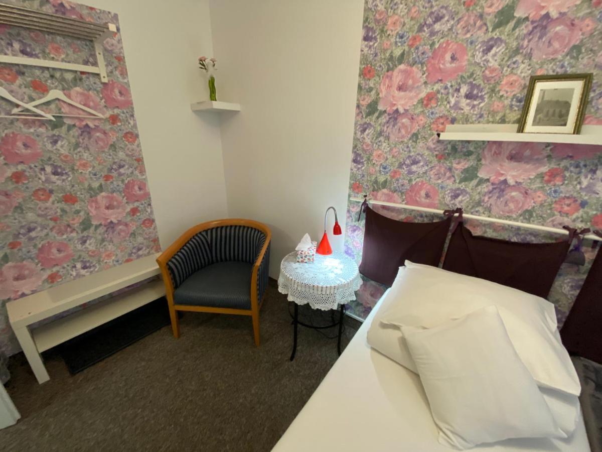 Tweepersoonskamer met 1 of 2 Bedden en Gedeelde Badkamer