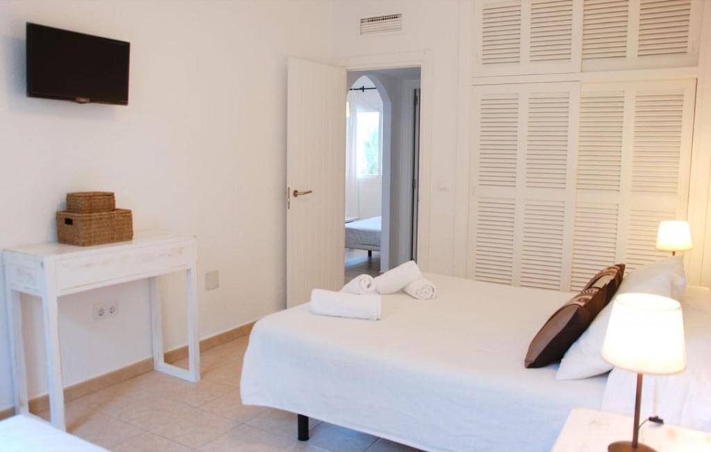 B&B Es Pujols - Apartamentos CostaMar 1; Apartamento nº11 - Bed and Breakfast Es Pujols