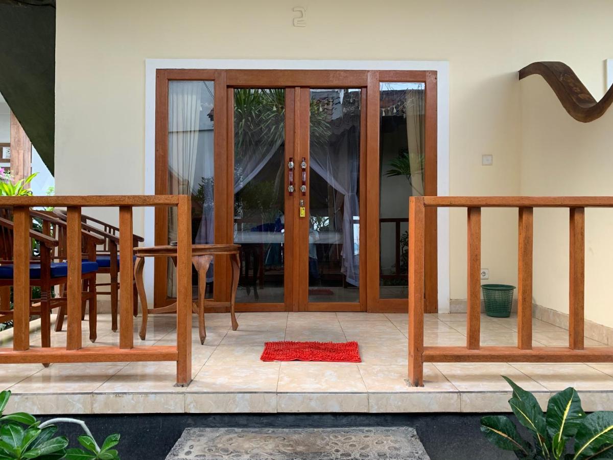 Warung Win Beach & Homestay - B&B