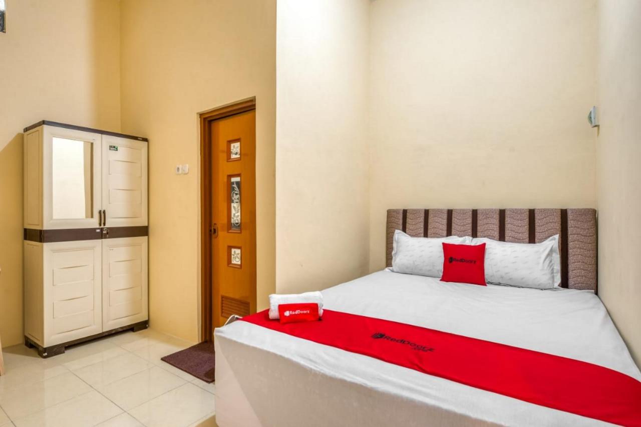 B&B Karangtengah - RedDoorz Syariah near Kebon Rojo Park Blitar - Bed and Breakfast Karangtengah