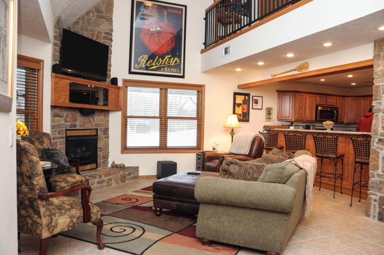TroutFest Riverfront Norfork Home, Great Fishing - B&B