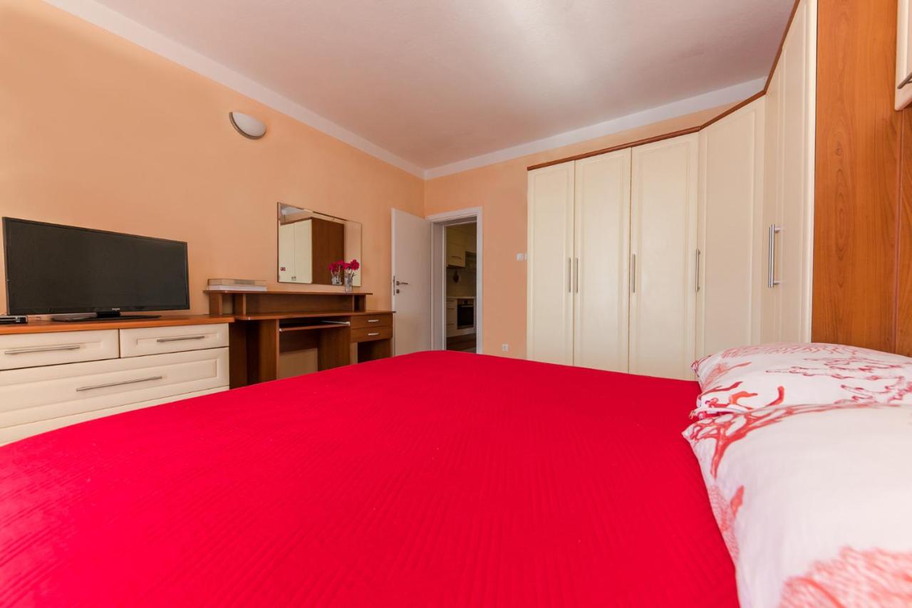 Appartamento con 2 Camere da Letto, Balcone e Vista mare