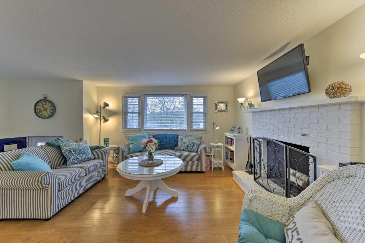 East Wareham Home with Pond Access and Private Dock - B&B