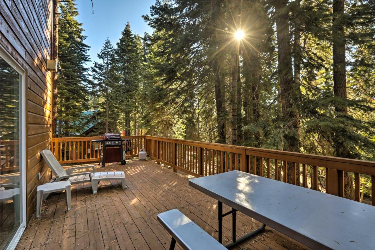 Carnelian Bay Home with Hot Tub Near Tahoe Skiing - Chambres d’hôtes Carnelian Bay