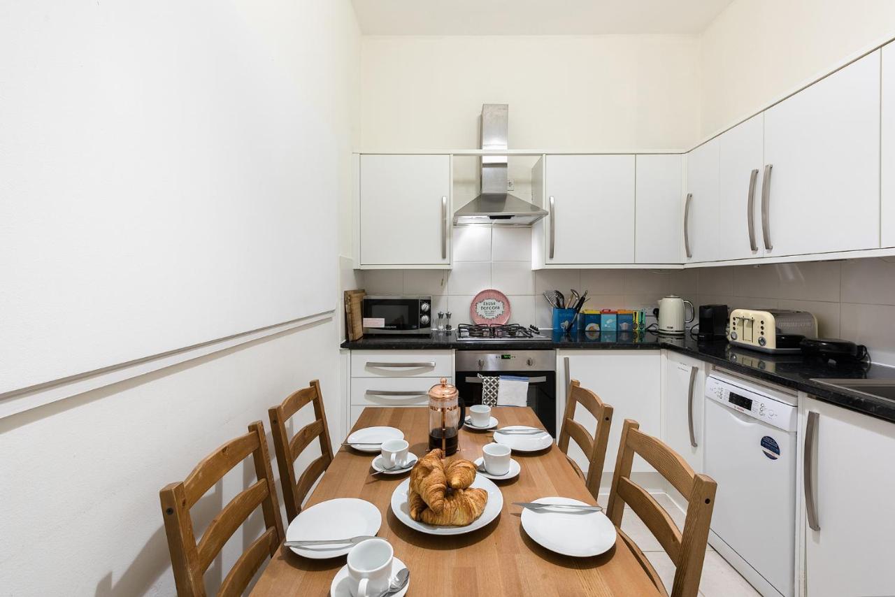 Heart of Ealing Apartment With Garden - B&B Londra