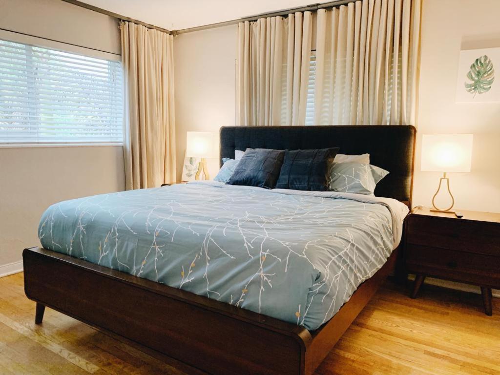 Deluxe One Bedroom King with Kitchen and Sofa Bed
