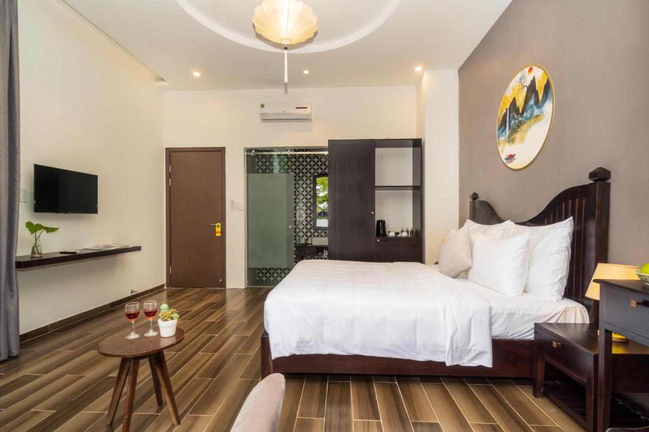 Queen Room with Pool View