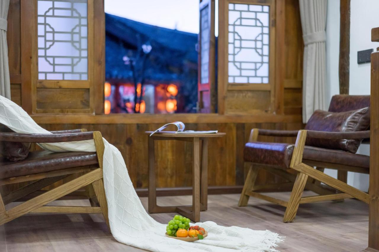 Habitación con cama extragrande.