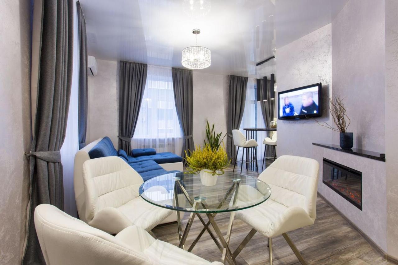 B&B Kharkiv - New luxury Apartment in the Center on Konstitution Square - Bed and Breakfast Kharkiv