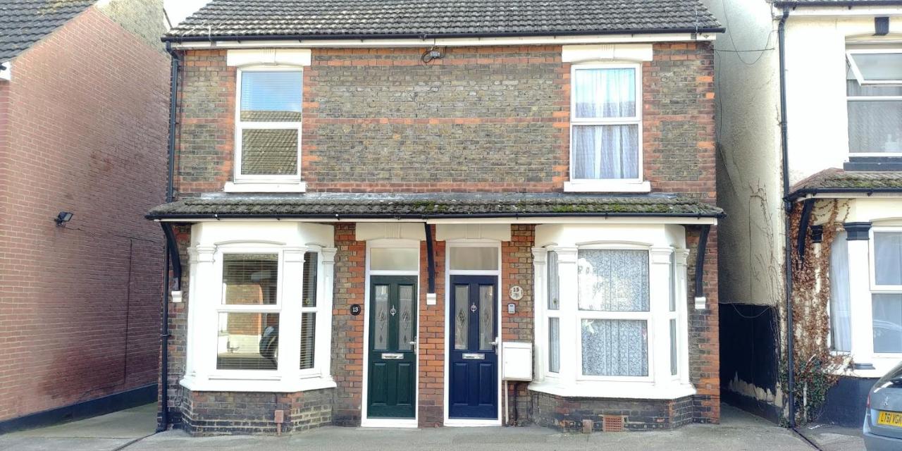 Comfortable Victorian 3 bedroom semi-detached house with fast Wi-Fi - Ferienwohnung