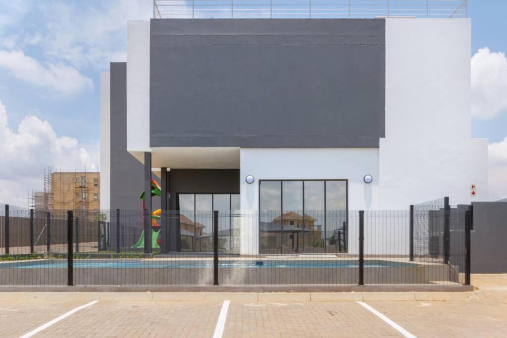 Alimama Spaces: The Manson's 8 On New - Ferienwohnung Midrand