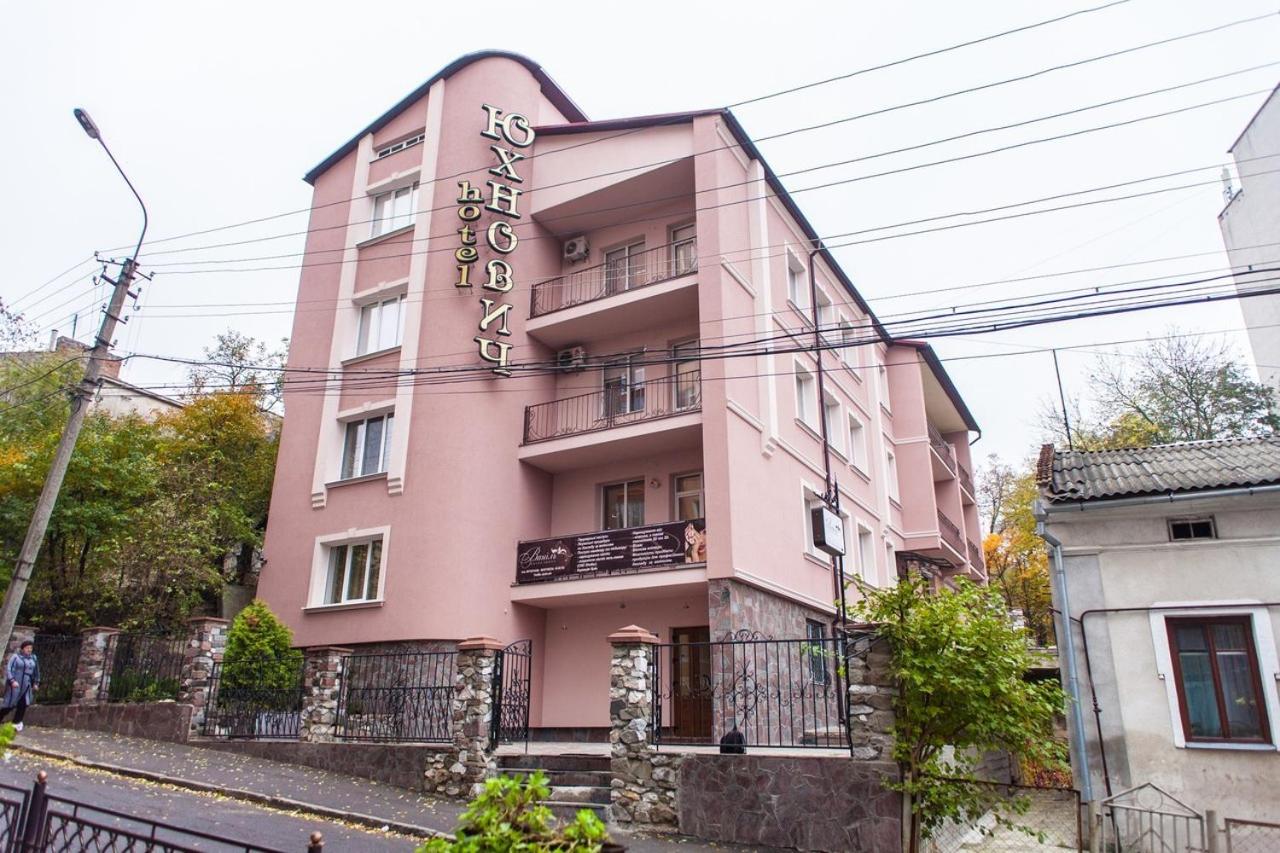 B&B Ternopil' - Hotel Complex Uhnovych - Bed and Breakfast Ternopil'