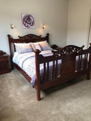 B&B Albury - Central executive 3br townhouse 50m to dean street - Bed and Breakfast Albury