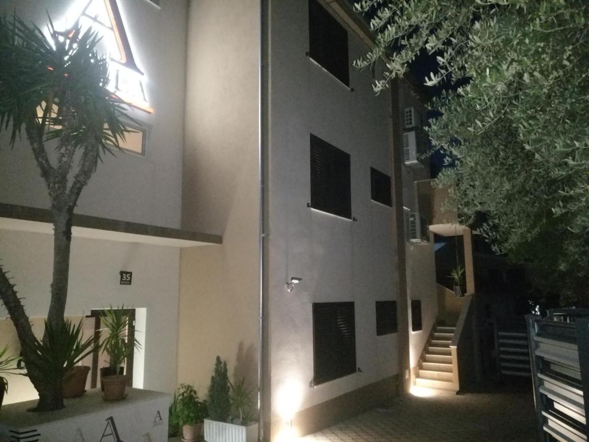 Apartments Villa A - Heating Pool - B&B