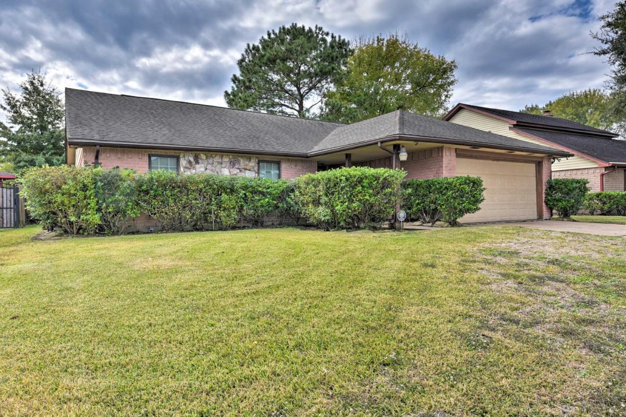 Pet-Friendly Missouri City Home w/ Fenced-In Yard! - B&B Missouri City