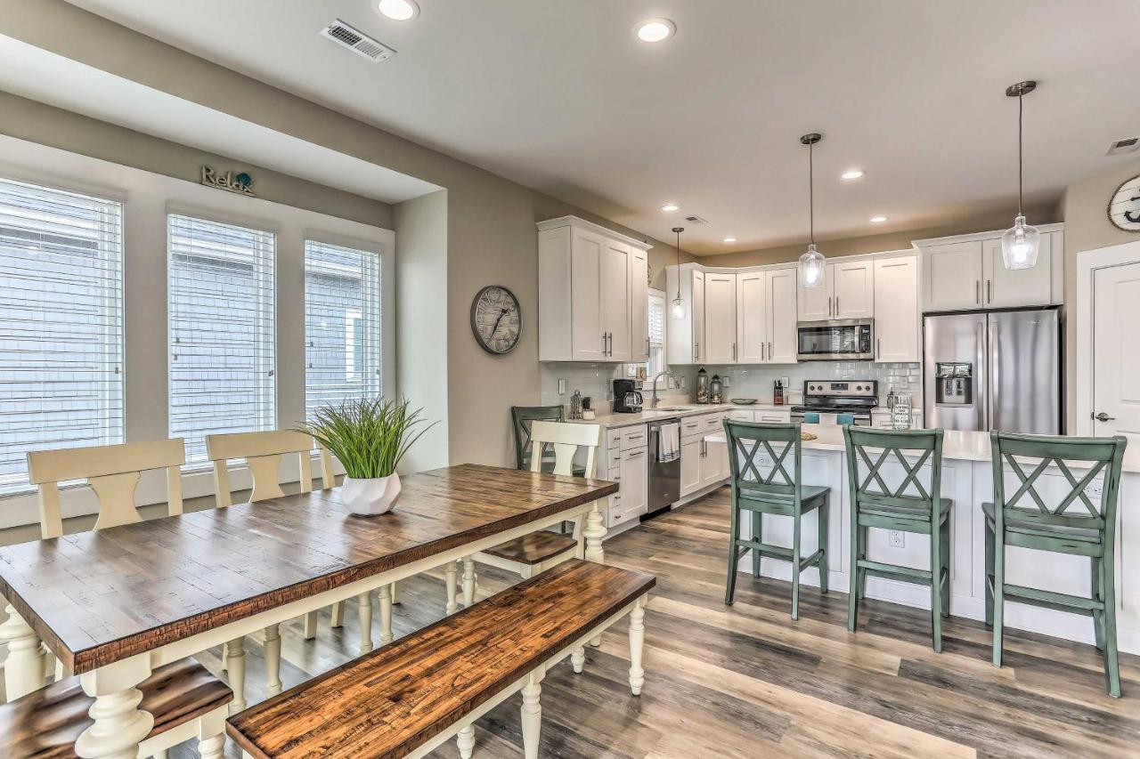 Surf City Home with Outdoor Shower Walk to Beach! - B&B