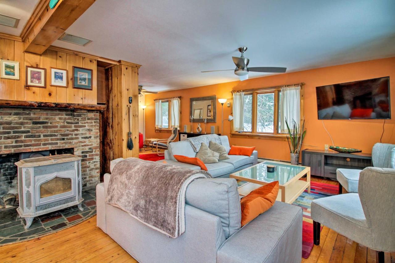 B&B Wilmington (Vermont) - Vermont Getaway with Deck - 6 Miles to Mt Snow! - Bed and Breakfast Wilmington (Vermont)