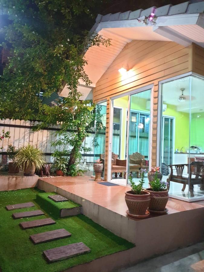 B&B Bangkok - Papermoon Guesthouse - Bed and Breakfast Bangkok